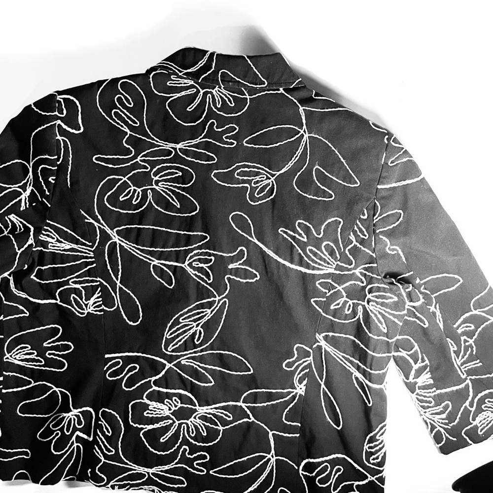 Kim Rogers Petite 10 Black White Floral Embroidered Cropped Jacket Blazer - Picture 6 of 10